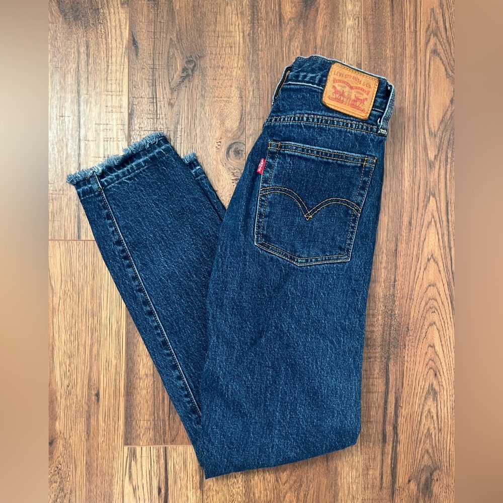Levi’s wedgie fit ankle jeans